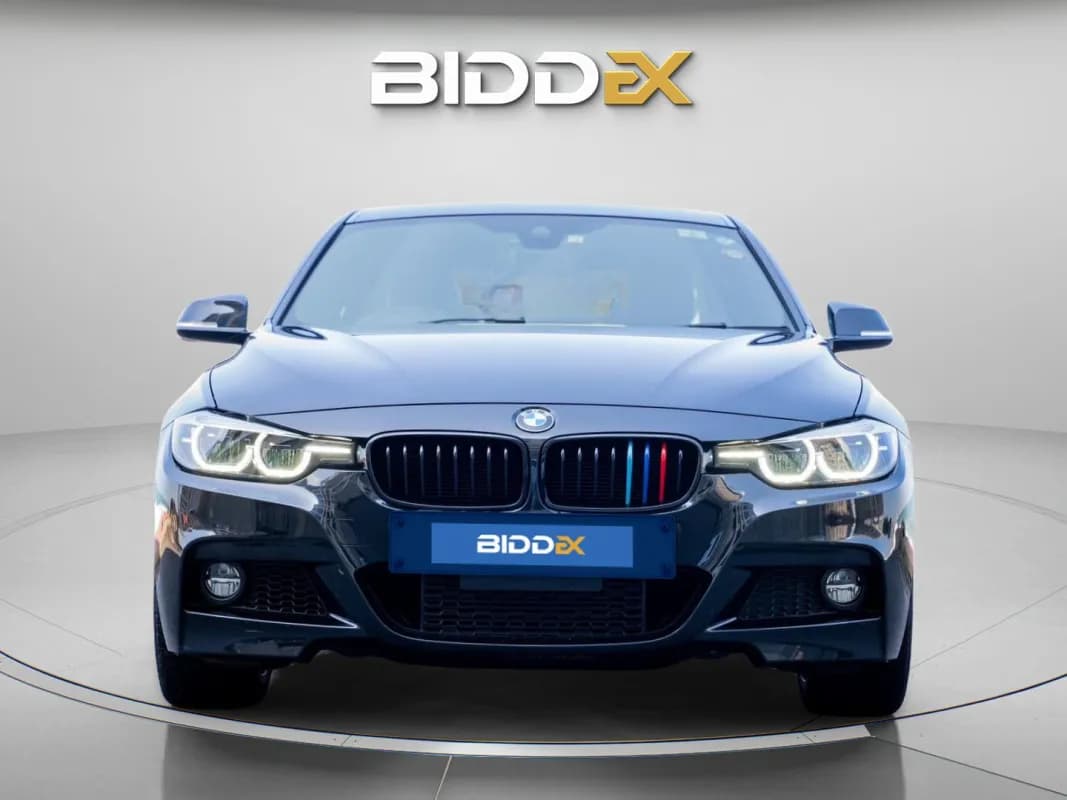 بي ام دبليو 318i 2018 لاكشري أسود أوتوماتيك — مستعملة