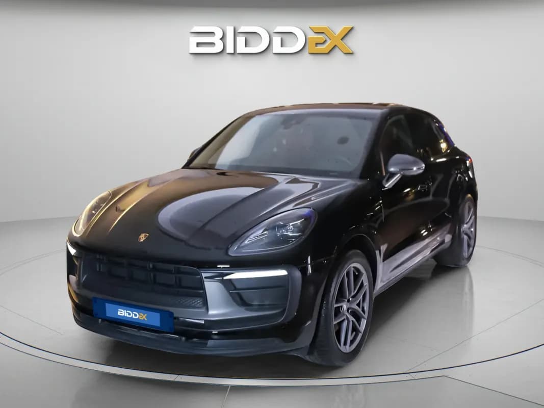 Porsche Macan 2024 T Black Automatic — Used