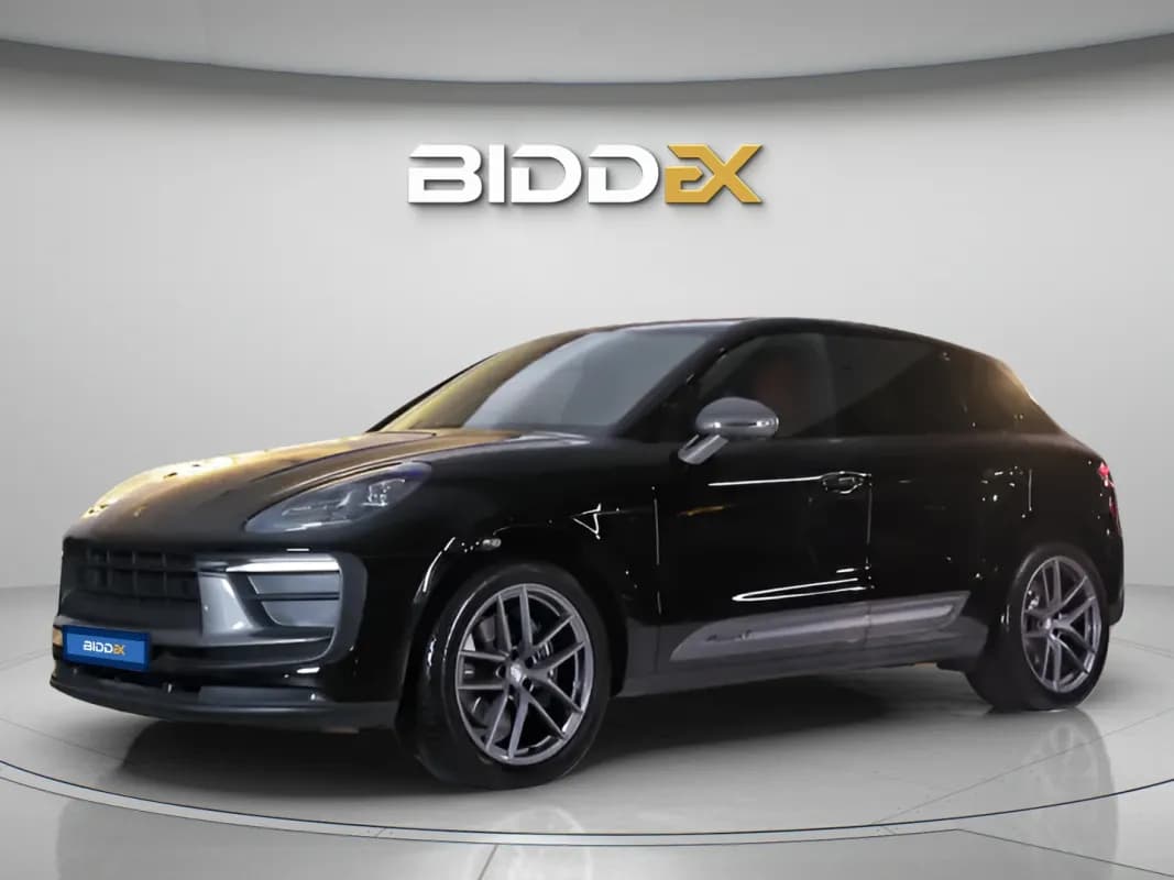 Porsche Macan 2024 T Black Automatic — Used