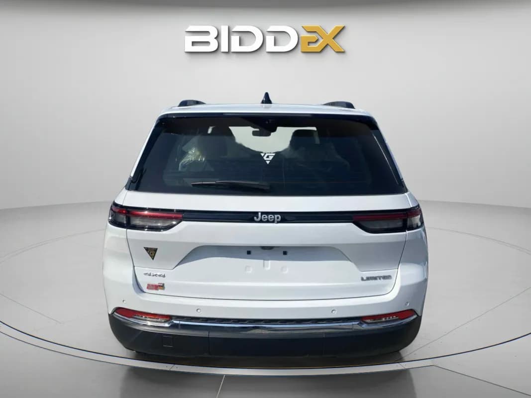 جيب جراند شيروكي 2025