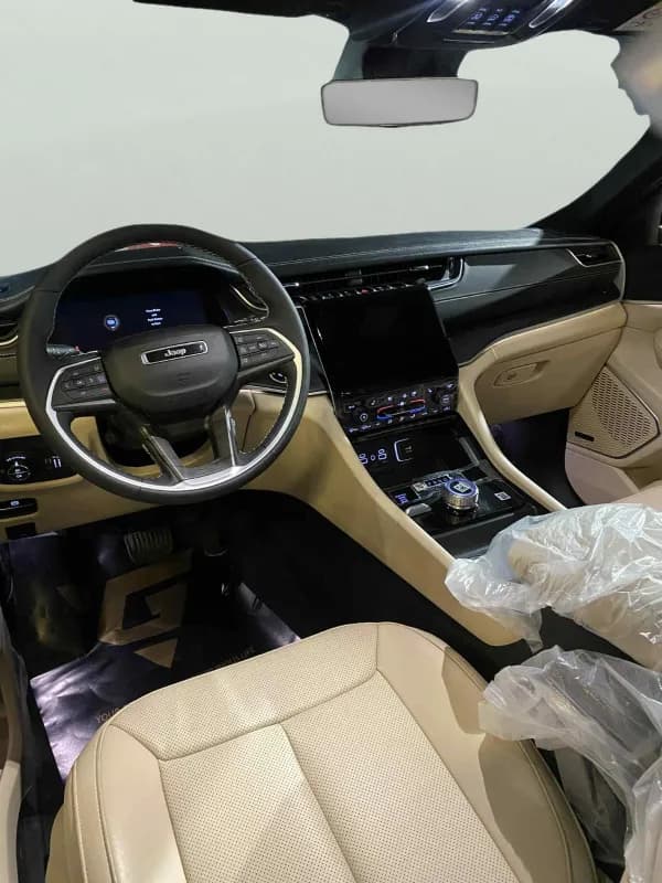 جيب جراند شيروكي 2025