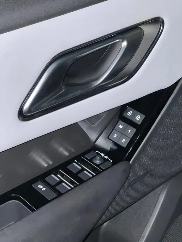 رينج روفر فيلار 2025