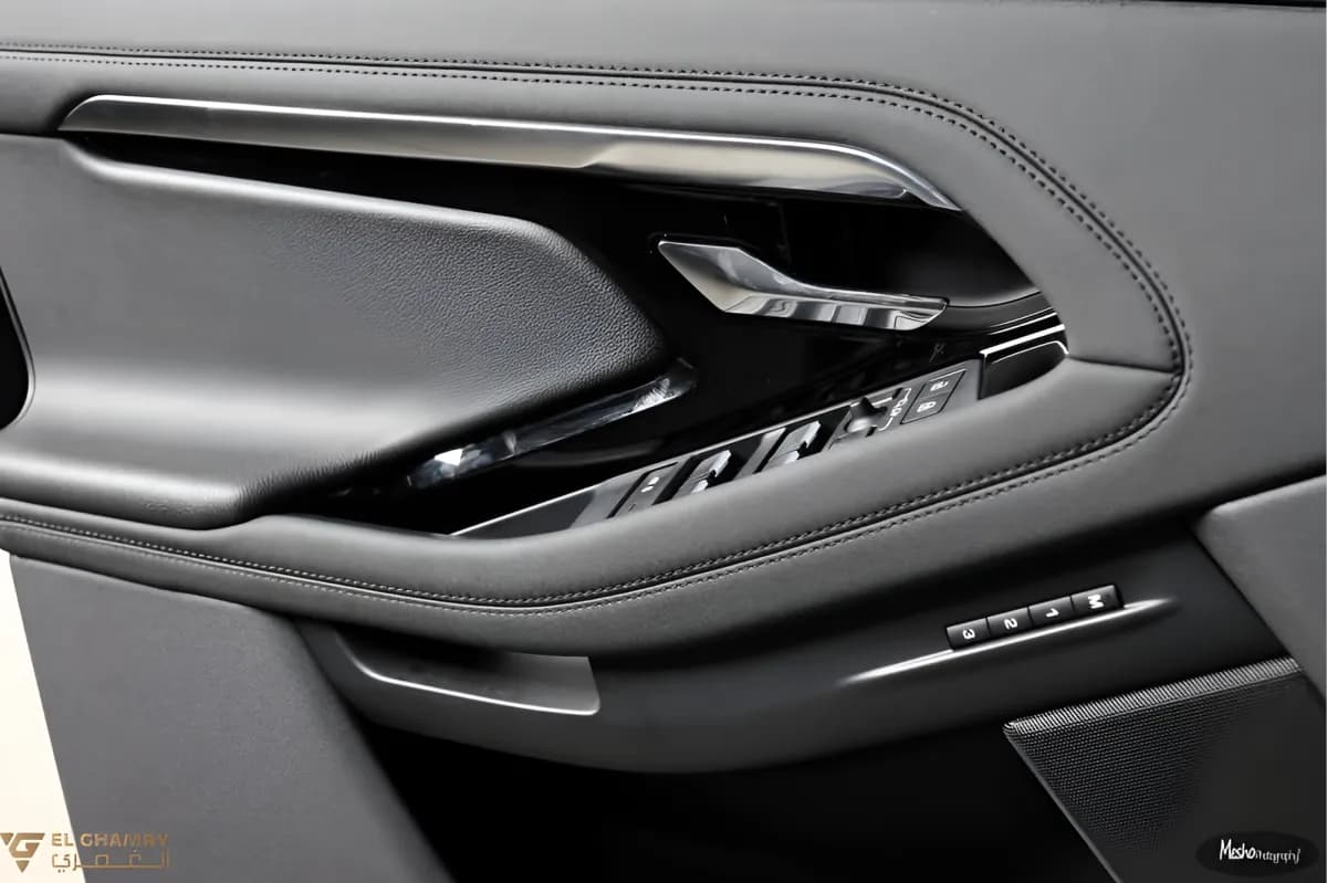 رينج روفر ايفوك 2023