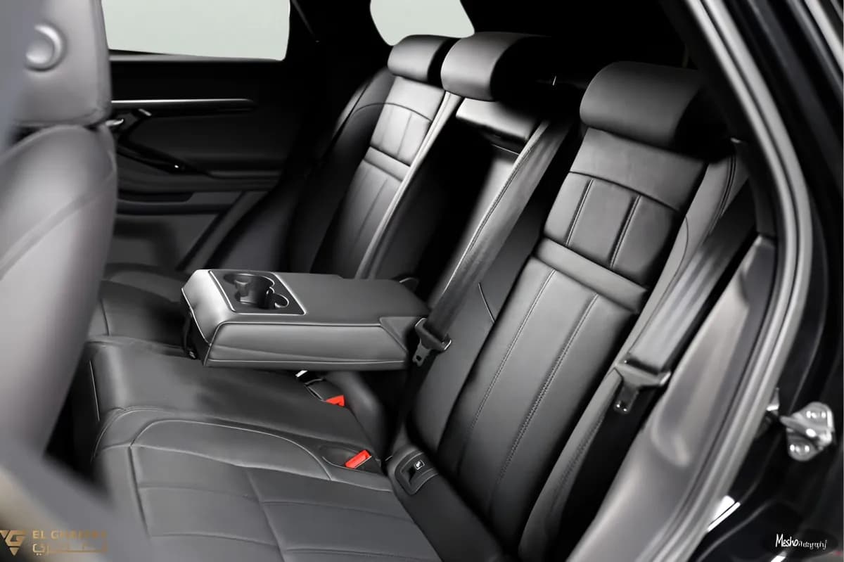 رينج روفر ايفوك 2023