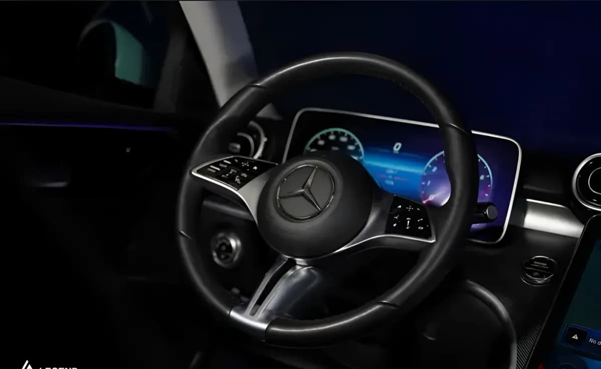 مرسيدس بنز C180 2024 ايه ام جي أبيض أوتوماتيك — مستعملة