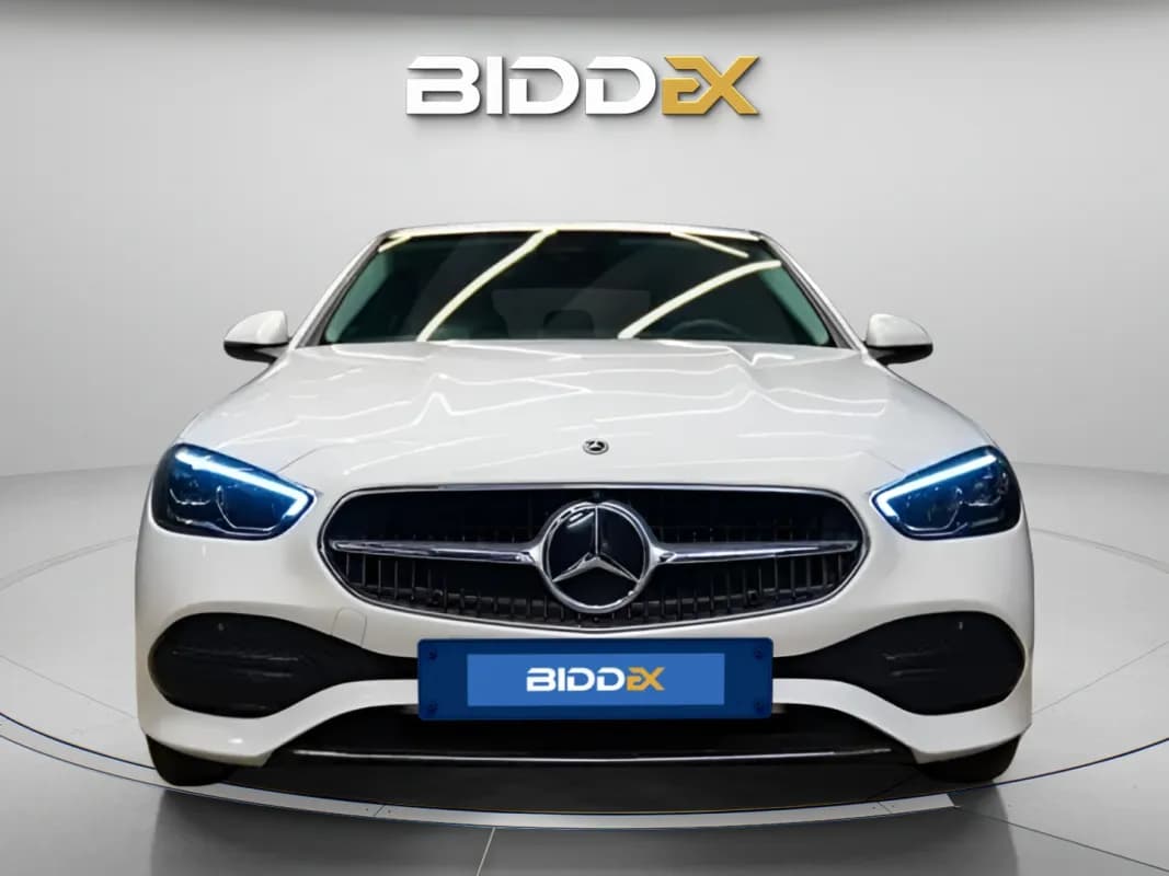 مرسيدس بنز C180 2024 ايه ام جي أبيض أوتوماتيك — مستعملة