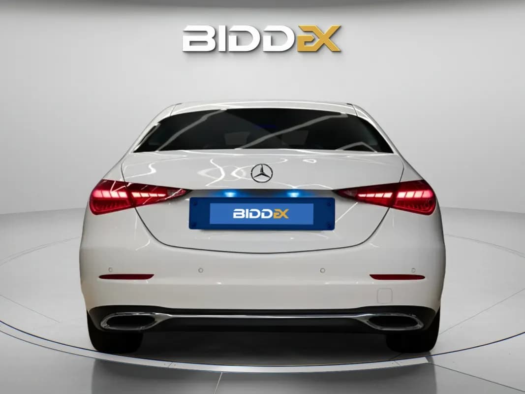 مرسيدس بنز C180 2024 ايه ام جي أبيض أوتوماتيك — مستعملة