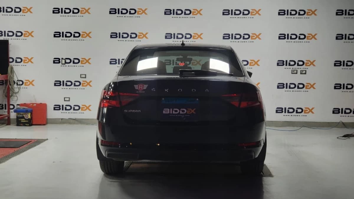 Skoda Superb 2022 امبيشن أسود أوتوماتيك — جديدة