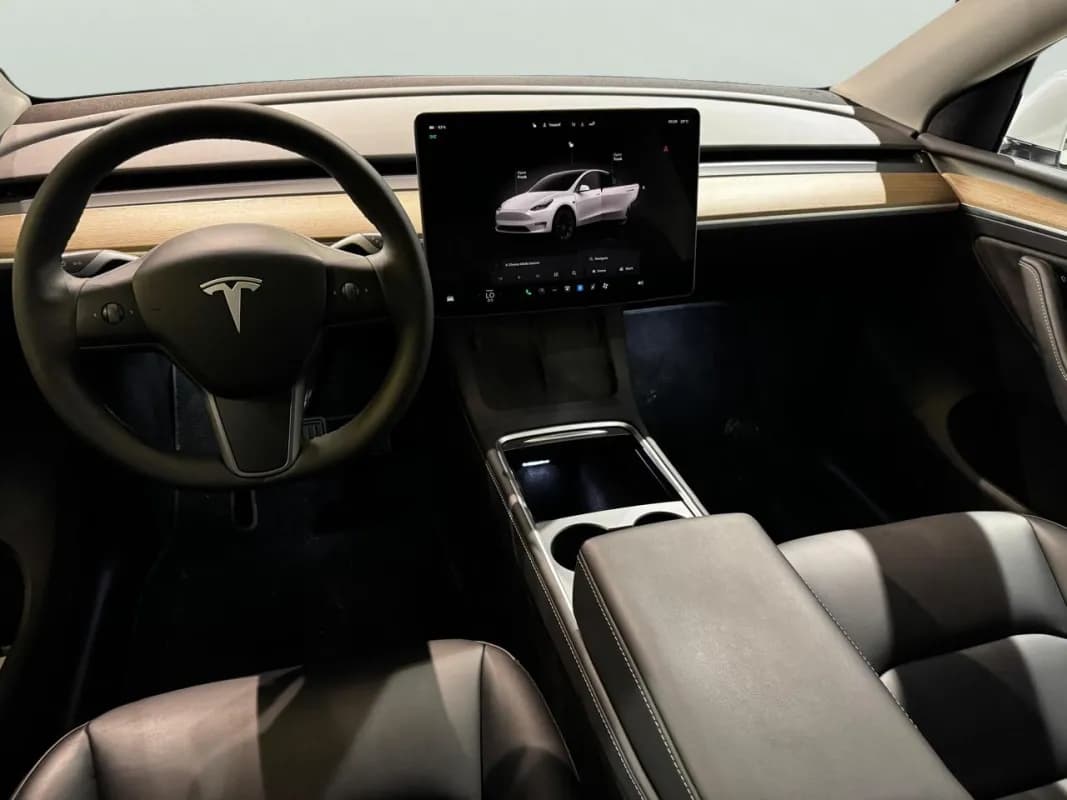 Tesla Model Y 2022 Long Range 4WD White Automatic — Used