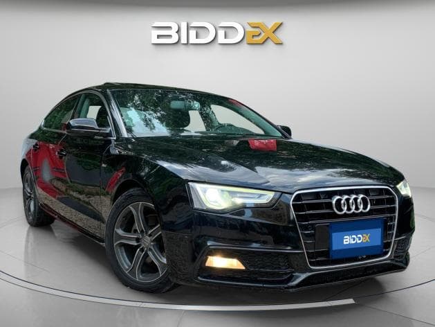 أودي A5 2016 اس لاين أسود أوتوماتيك — مستعملة - 1