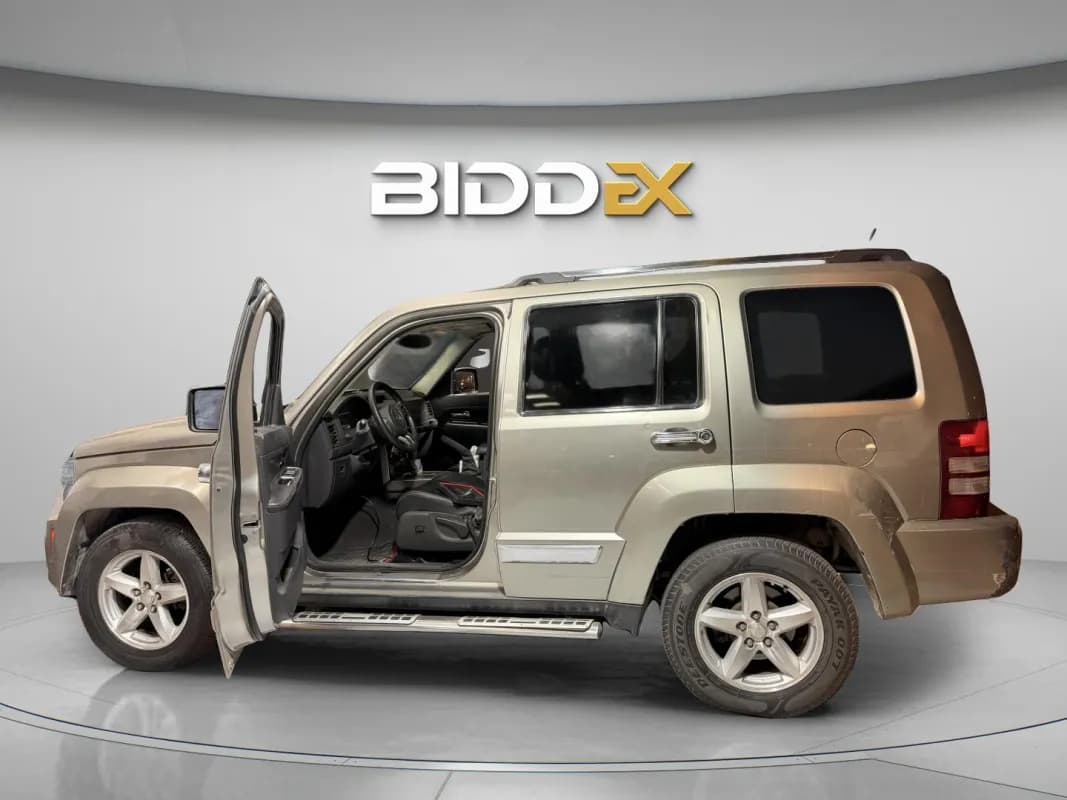 جيب شيروكي 2011