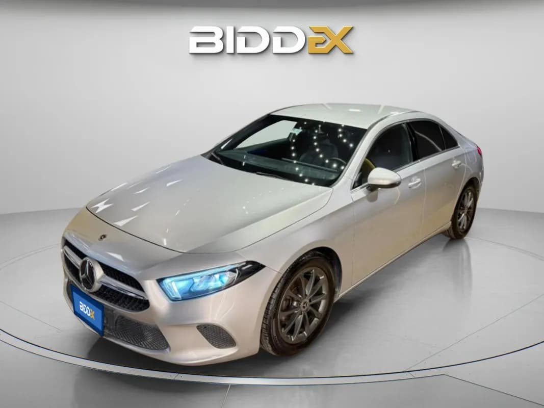 مرسيدس بنز A180 2021