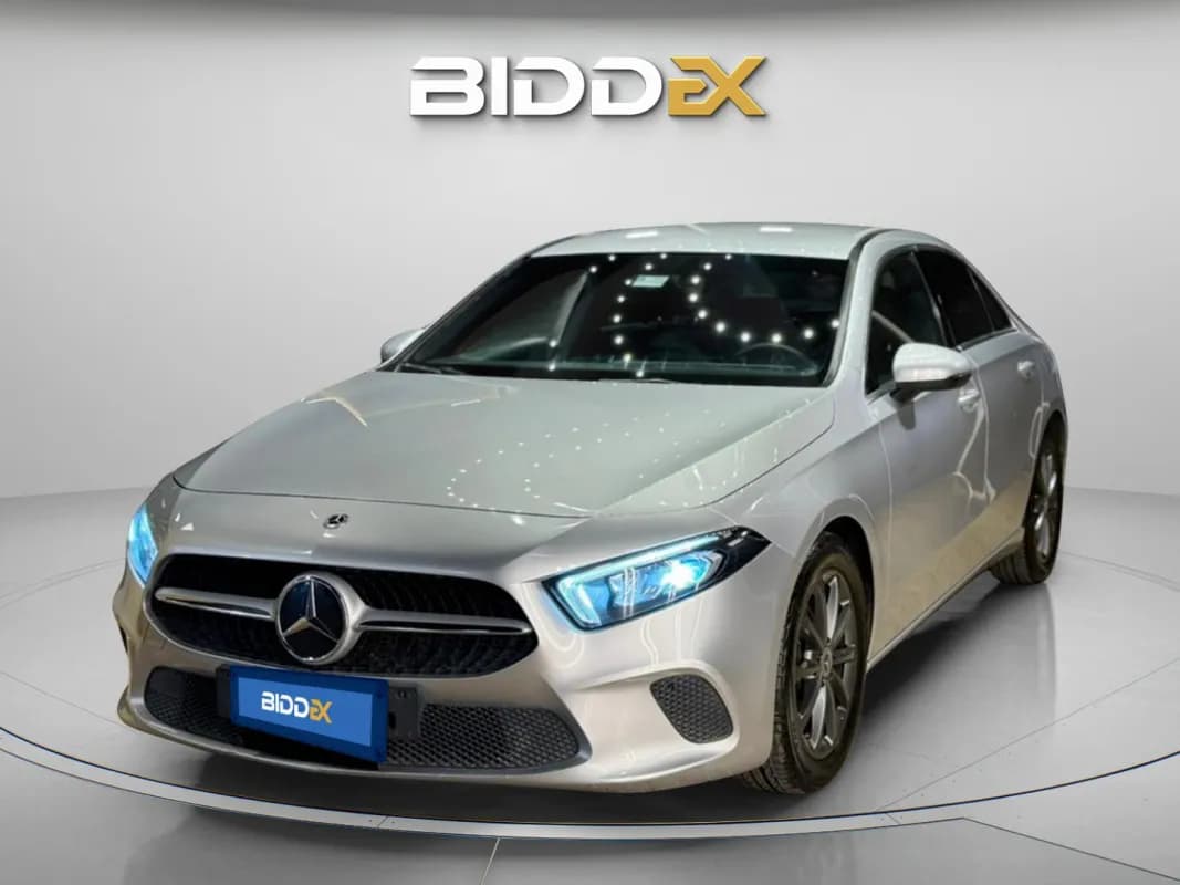 مرسيدس بنز A180 2021