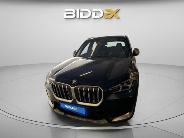 بي ام دبليو X1 2023 اي درايف أزرق أوتوماتيك — مستعملة - 1