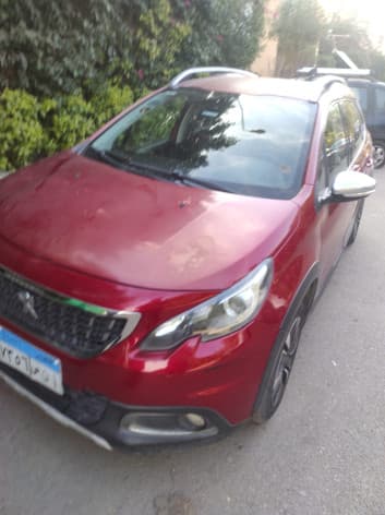 Peugeot 2008 2020 الور أحمر أوتوماتيك — مستعملة