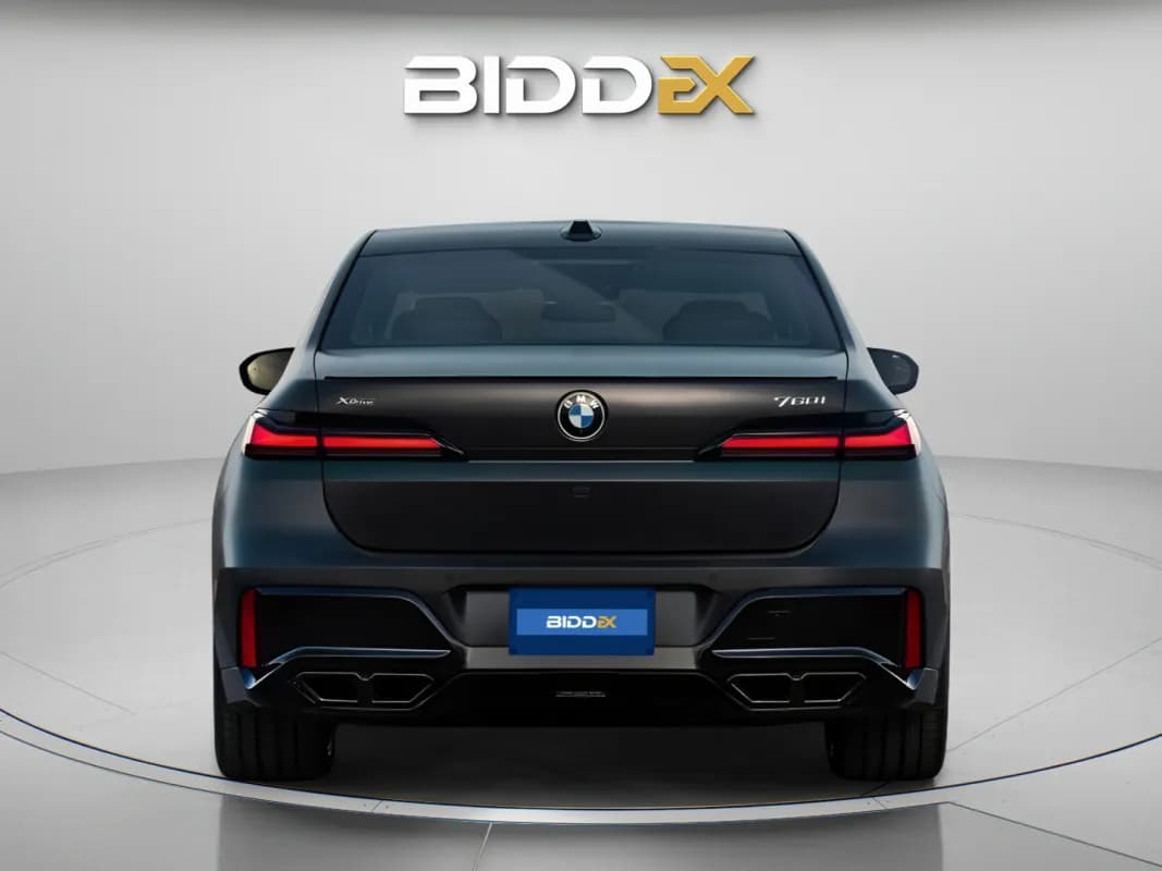 بي ام دبليو 740i 2026