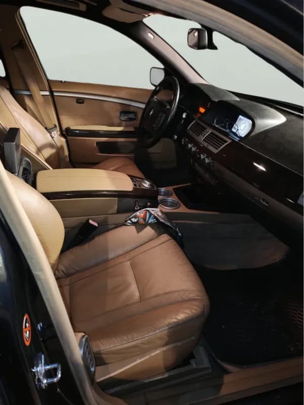 بي ام دبليو 740i 2007 اكس درايف أزرق غامق أوتوماتيك — مستعملة