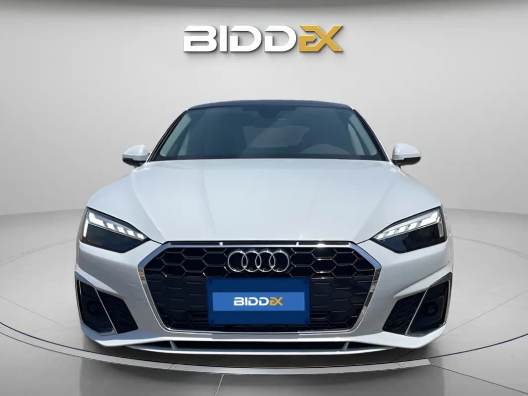 أودي A5 2022 اس لاين أبيض أوتوماتيك — مستعملة