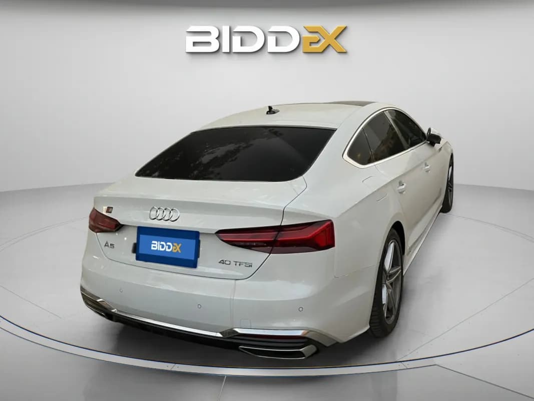 أودي A5 2022 اس لاين أبيض أوتوماتيك — مستعملة