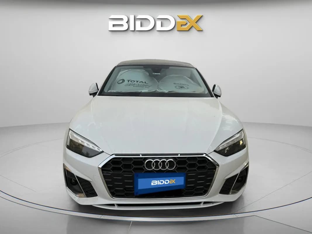 أودي A5 2022 اس لاين أبيض أوتوماتيك — مستعملة