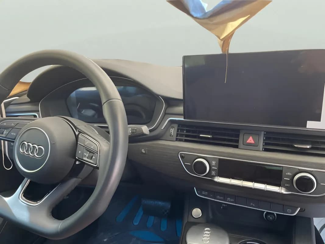 أودي A5 2022 اس لاين أبيض أوتوماتيك — مستعملة