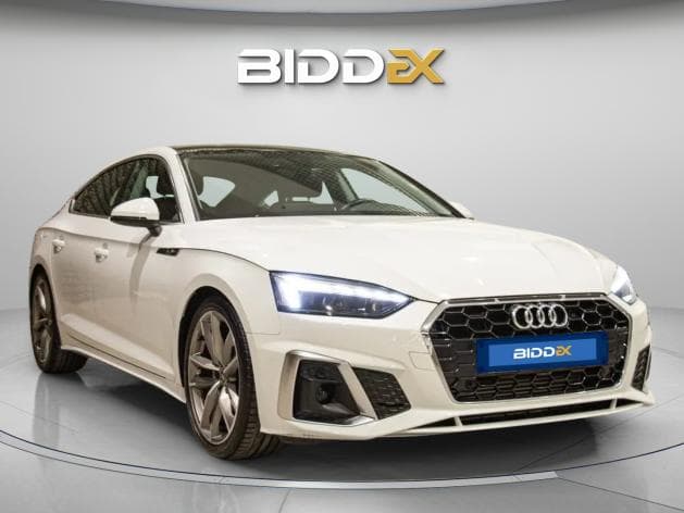 أودي A5 2022 اس لاين أبيض أوتوماتيك — مستعملة