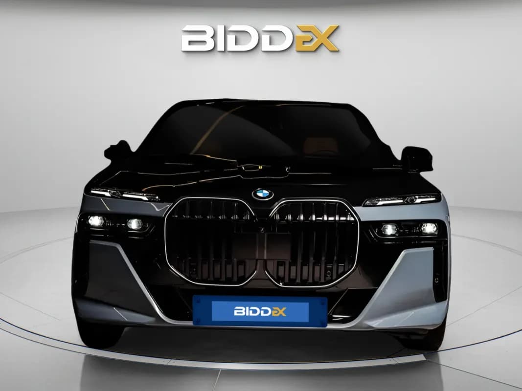بي ام دبليو M760i 2025 ام بيريفورمانس في 8-4.4ال أسود أوتوماتيك — جديدة