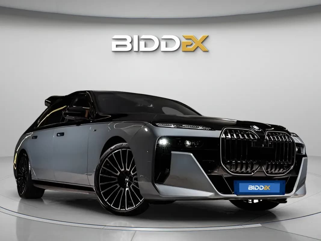بي ام دبليو M760i 2025 ام بيريفورمانس في 8-4.4ال أسود أوتوماتيك — جديدة
