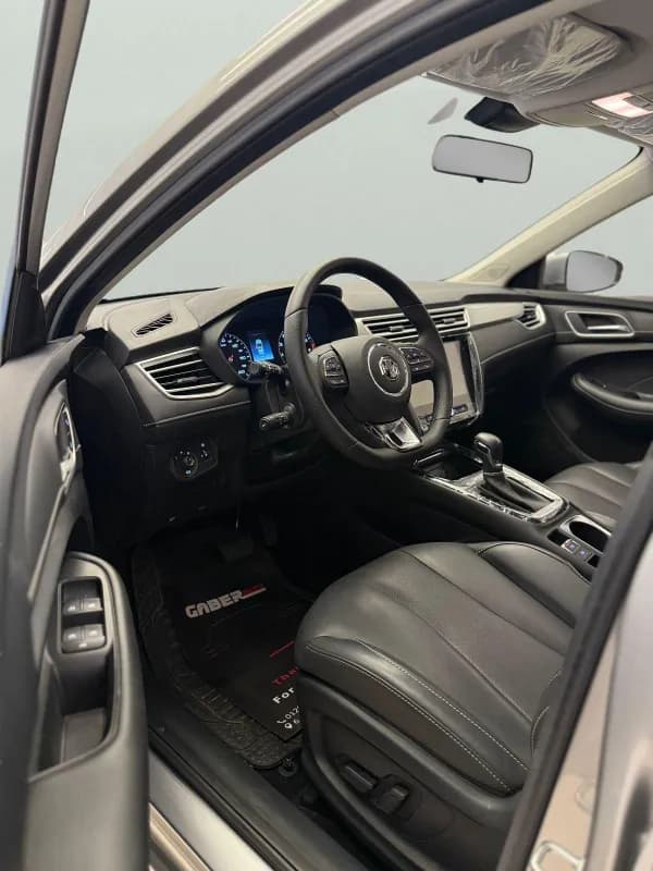 ام جي 5 2026 لاكشري رمادي أوتوماتيك — جديدة