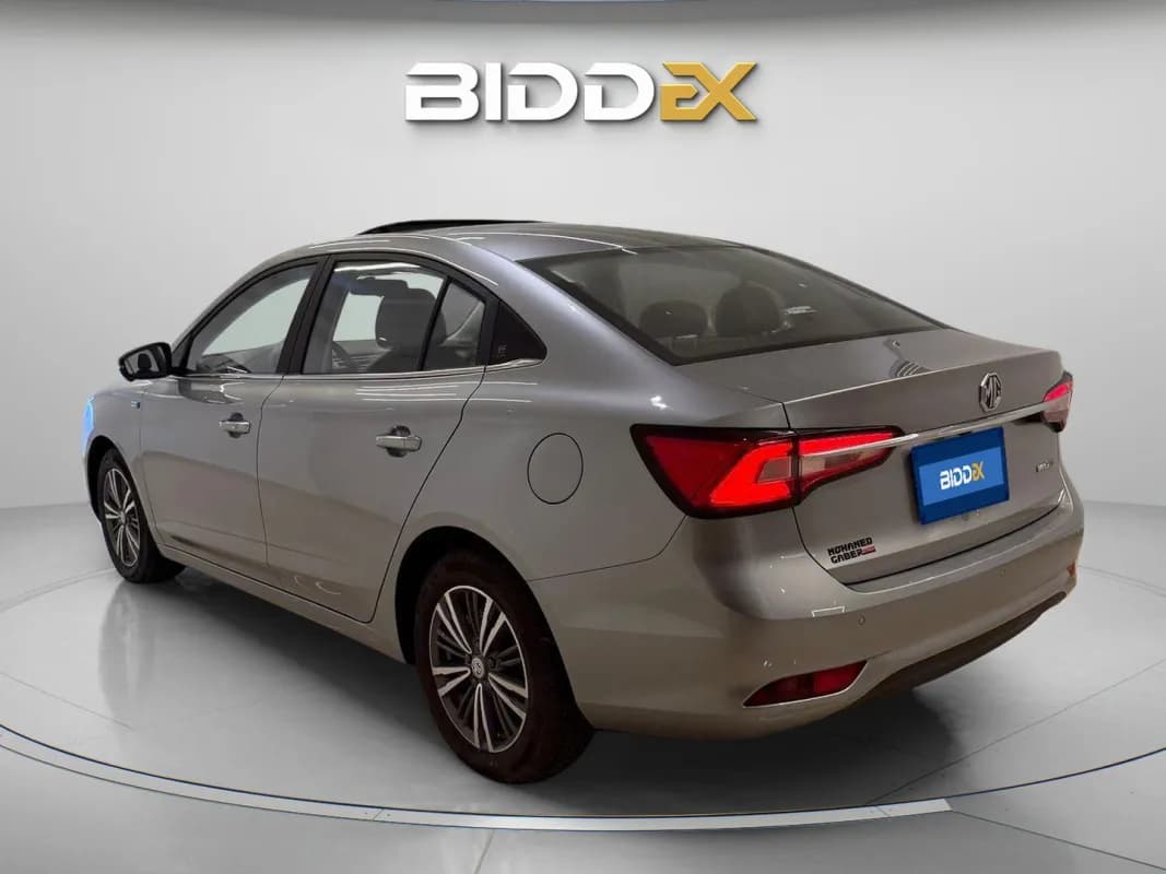 ام جي 5 2026 لاكشري رمادي أوتوماتيك — جديدة