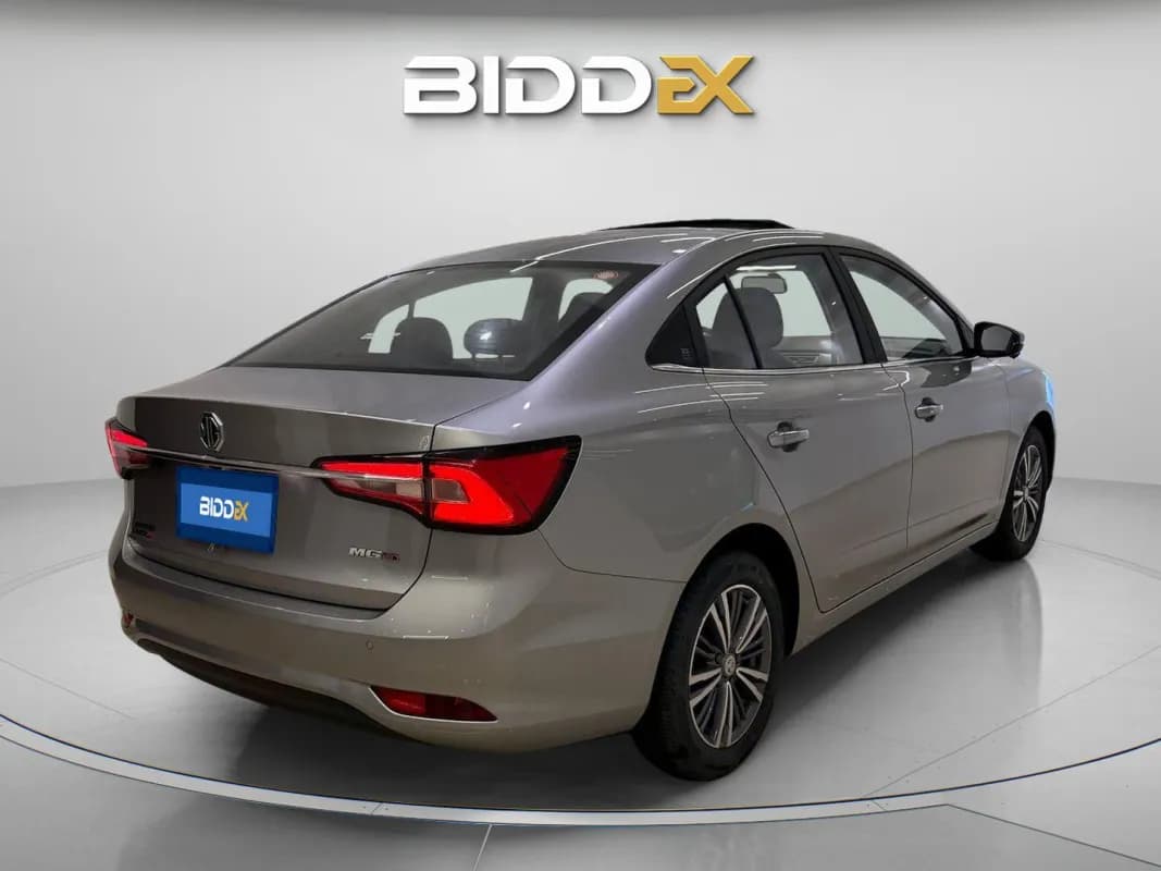 ام جي 5 2026 لاكشري رمادي أوتوماتيك — جديدة