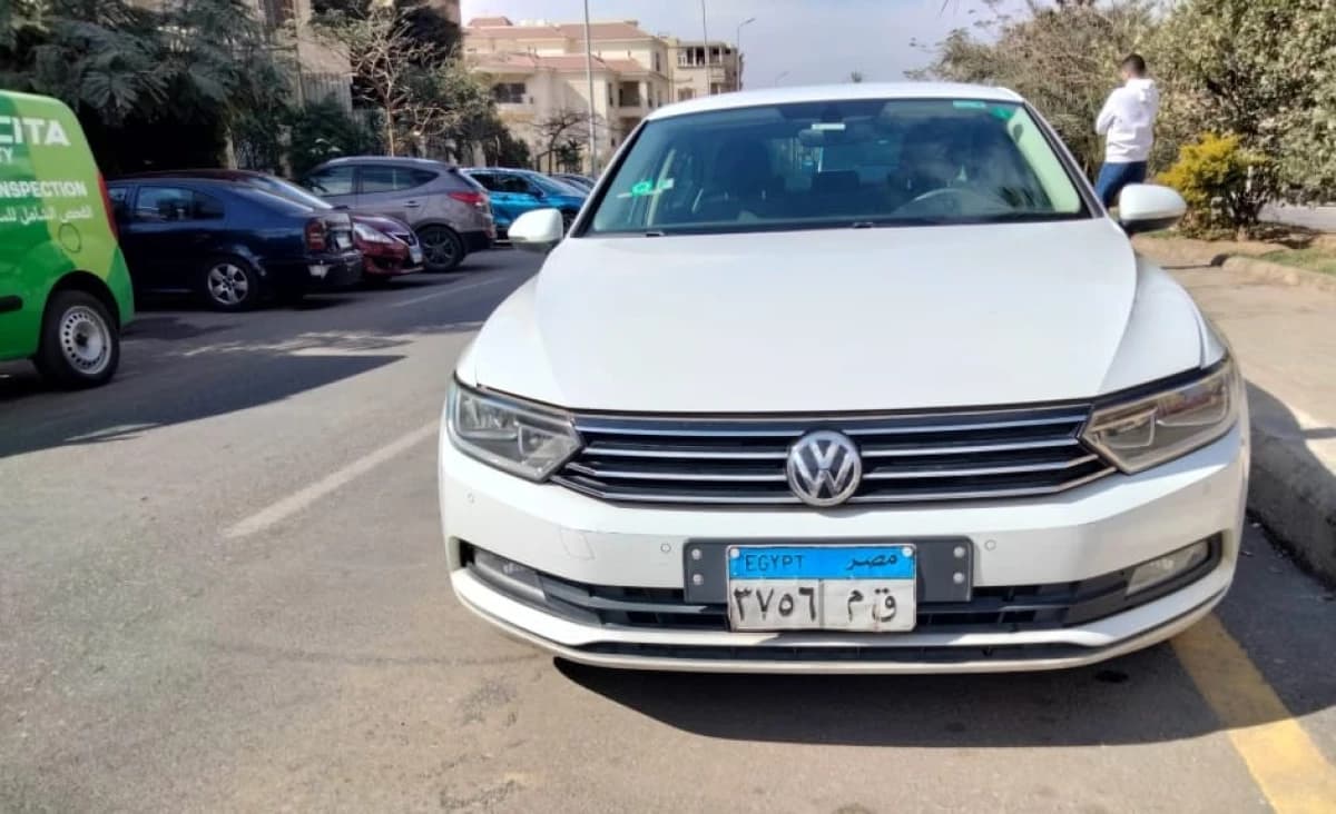 Volkswagen Passat 2018 تريند أبيض أوتوماتيك — مستعملة