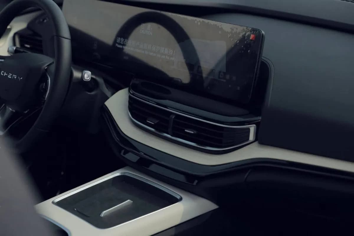 شيري اي كيو 7 2026 لاكشري أبيض أوتوماتيك — جديدة