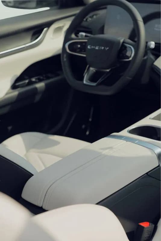 شيري اي كيو 7 2026 لاكشري أبيض أوتوماتيك — جديدة