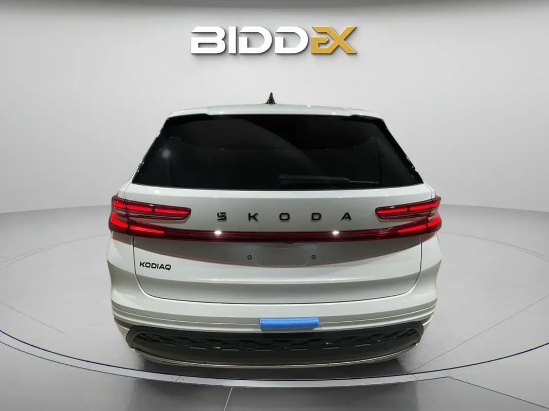 سكودا كودياك 2025 سبورت لاين أبيض أوتوماتيك — جديدة