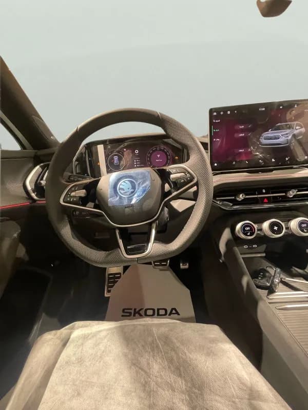 سكودا كودياك 2025 سبورت لاين أبيض أوتوماتيك — جديدة