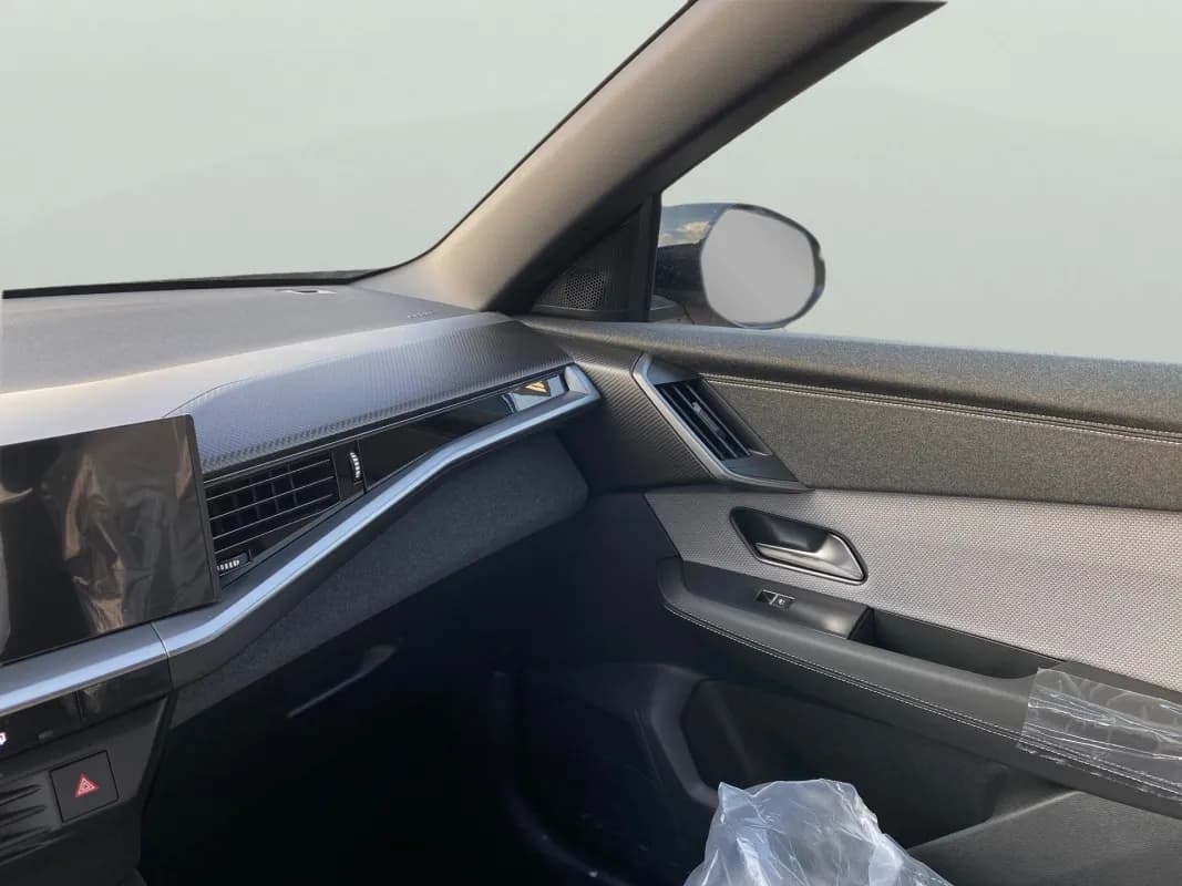 أوبل جراند لاند 2026 توب لاين بلس برونزي أوتوماتيك — جديدة