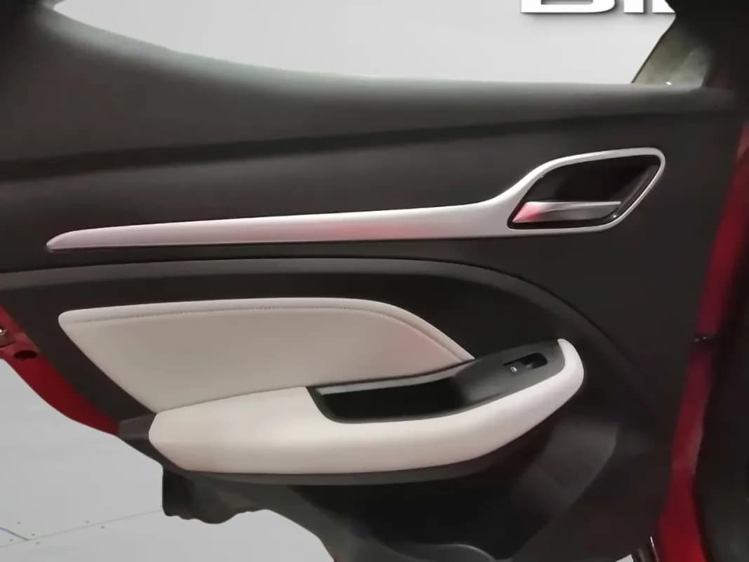 ام جي زد اس 2026 لاكشري أحمر غامق أوتوماتيك — جديدة