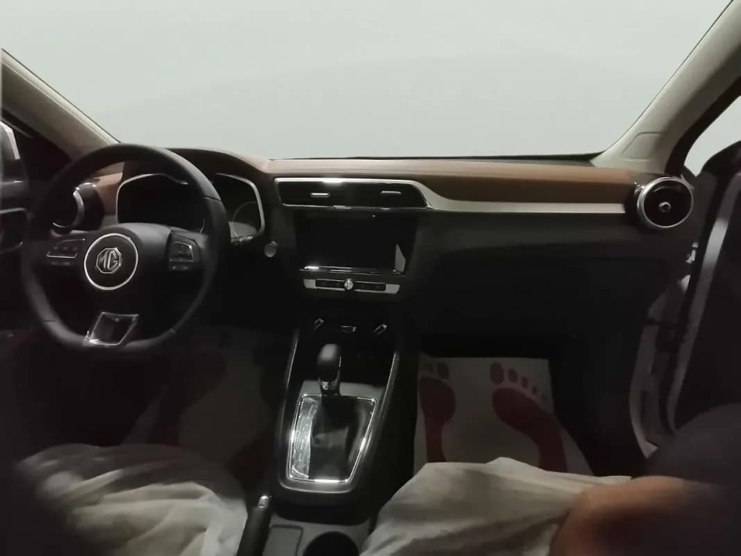 ام جي زد اس 2026 لاكشري أحمر غامق أوتوماتيك — جديدة