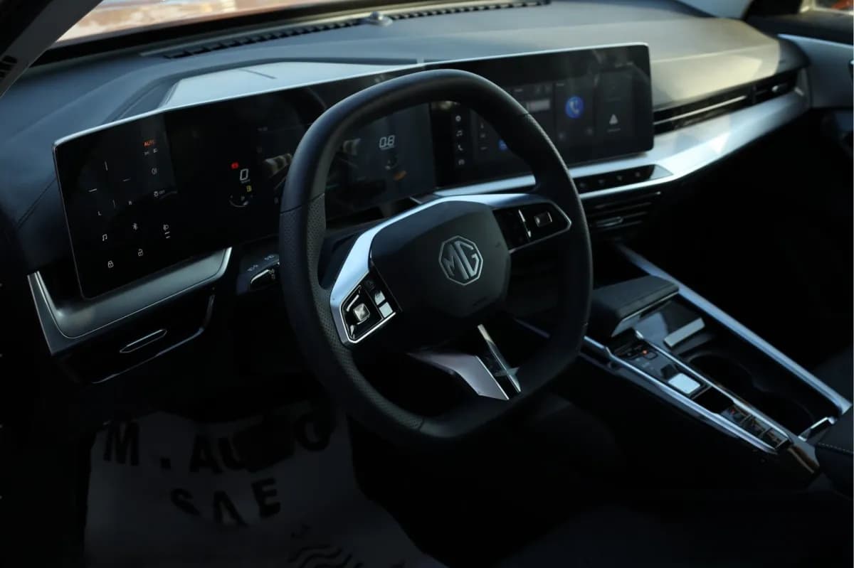 ام جي وان 2026 لاكشري برتقالي أوتوماتيك — جديدة