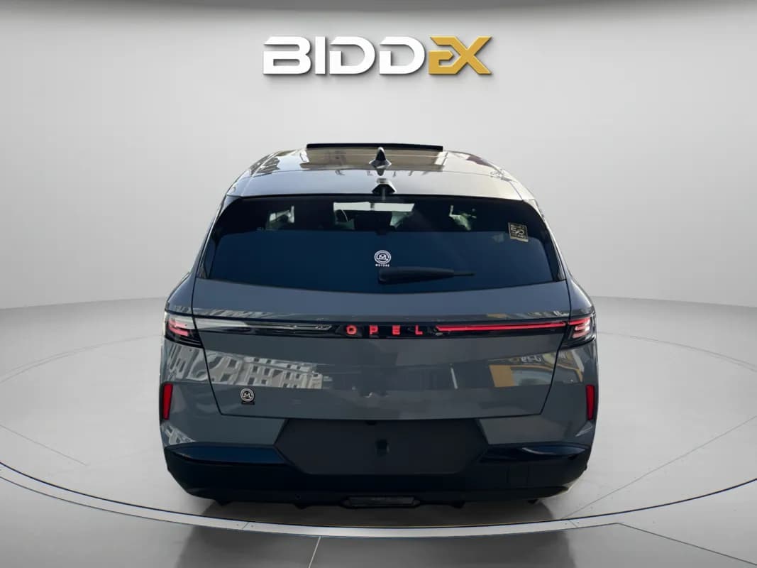 أوبل جراند لاند 2026 توب لاين بلس رمادي ناردو أوتوماتيك — جديدة