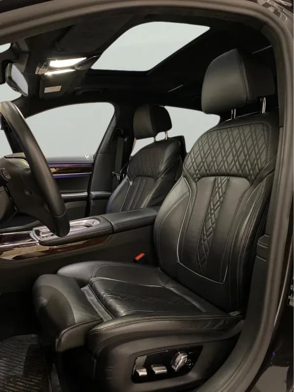 بي ام دبليو 730Li 2021 فولي لوديد أسود أوتوماتيك — مستعملة