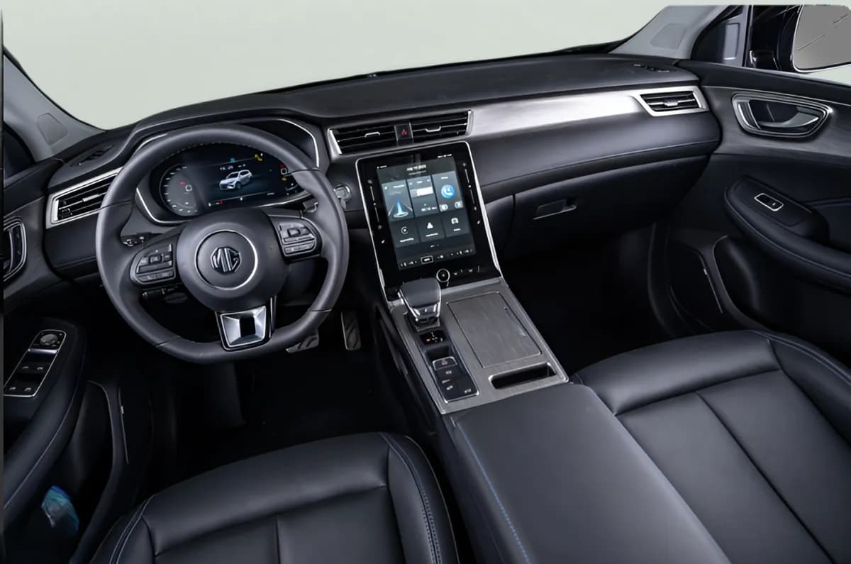 ام جي ار اكس 5 بلاس 2026 لاكشري أسود أوتوماتيك — جديدة