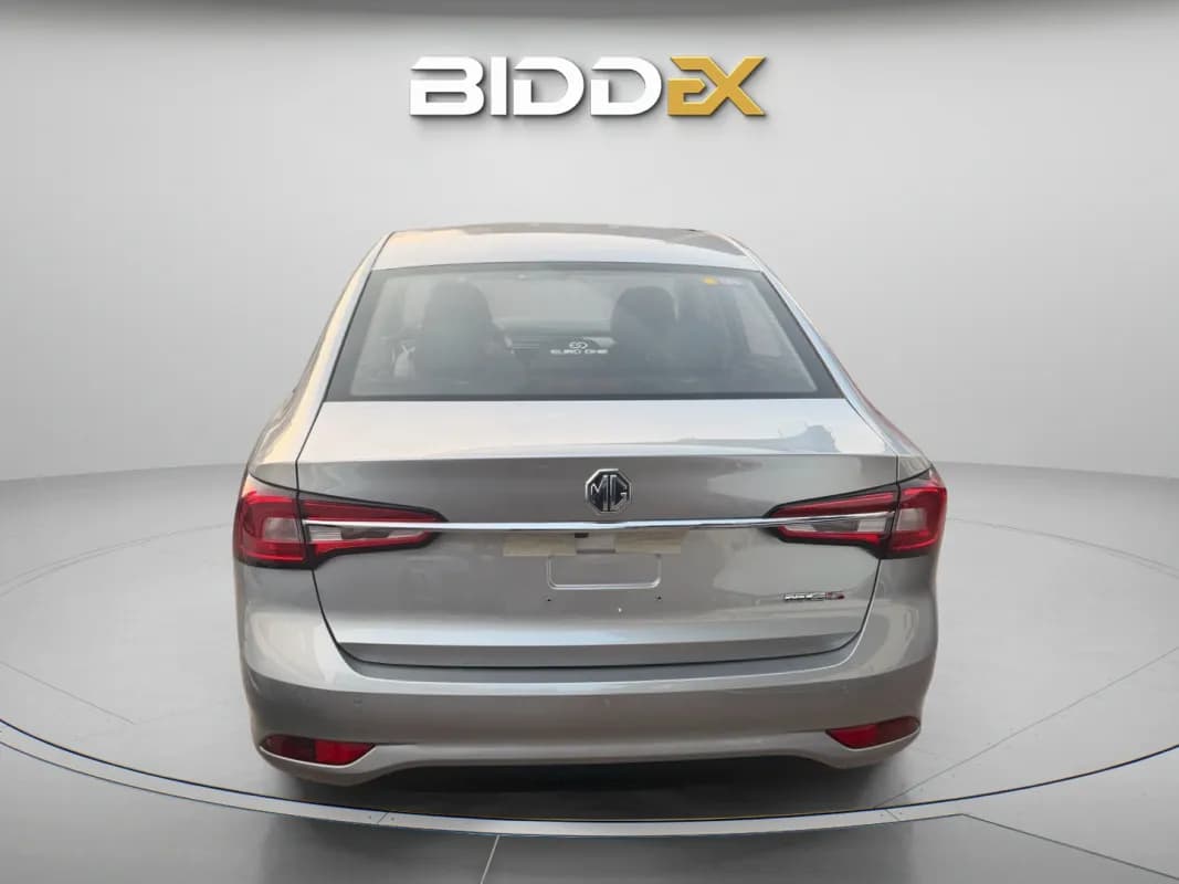 ام جي 5 2026 لاكشري فضي أوتوماتيك — جديدة