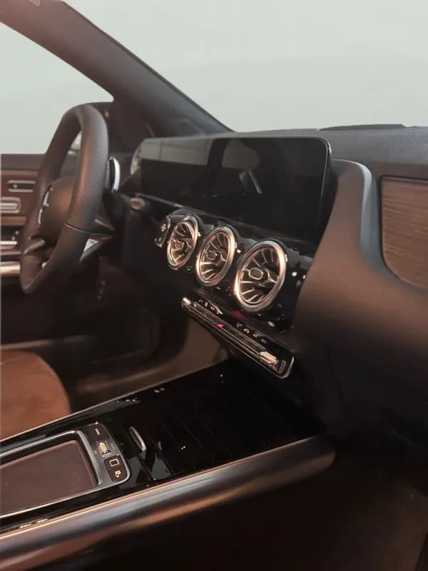 مرسيدس بنز GLA 200 2025