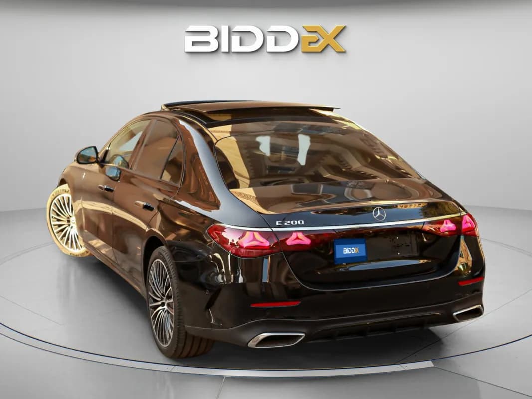 مرسيدس بنز E200 2025 ايه ام جي أسود أوتوماتيك — جديدة