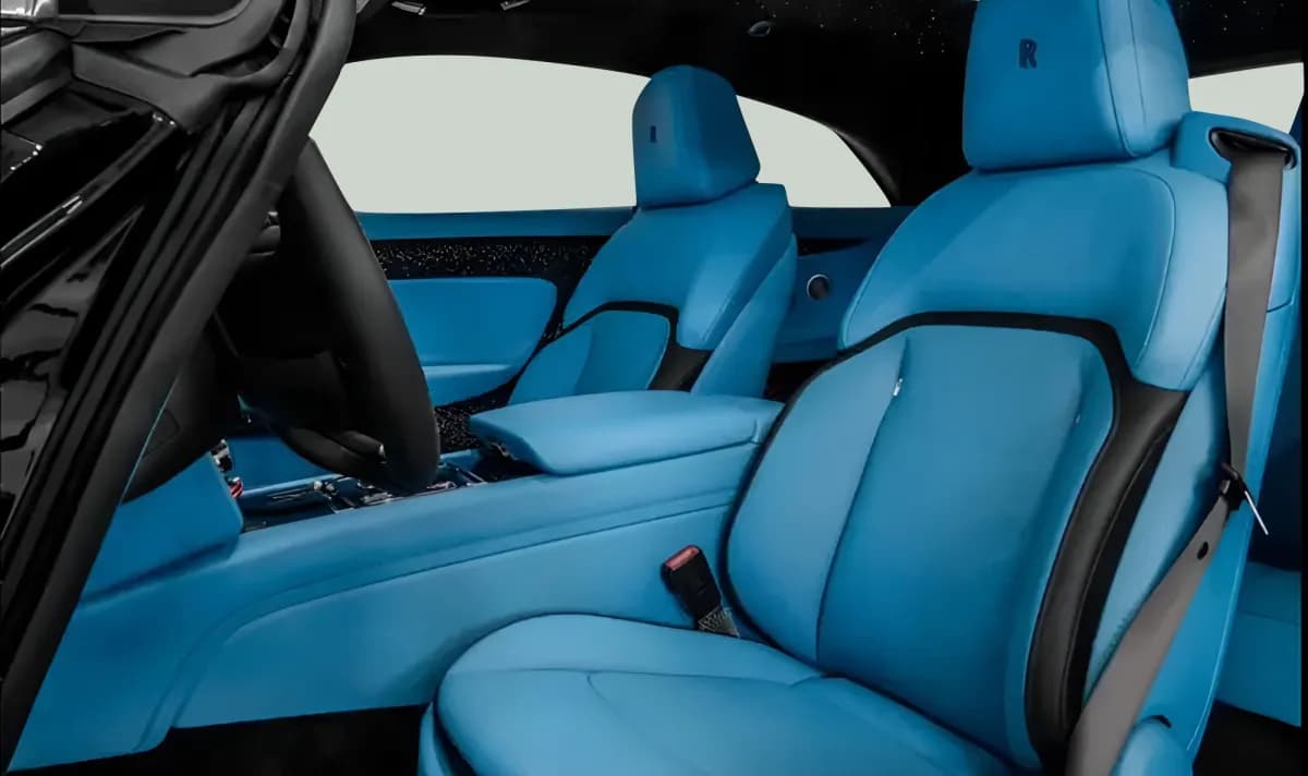 رولز رويس سبيكتري 2025