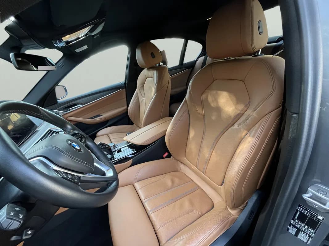 بي ام دبليو 520i 2023 لاكشري رمادي أوتوماتيك — مستعملة