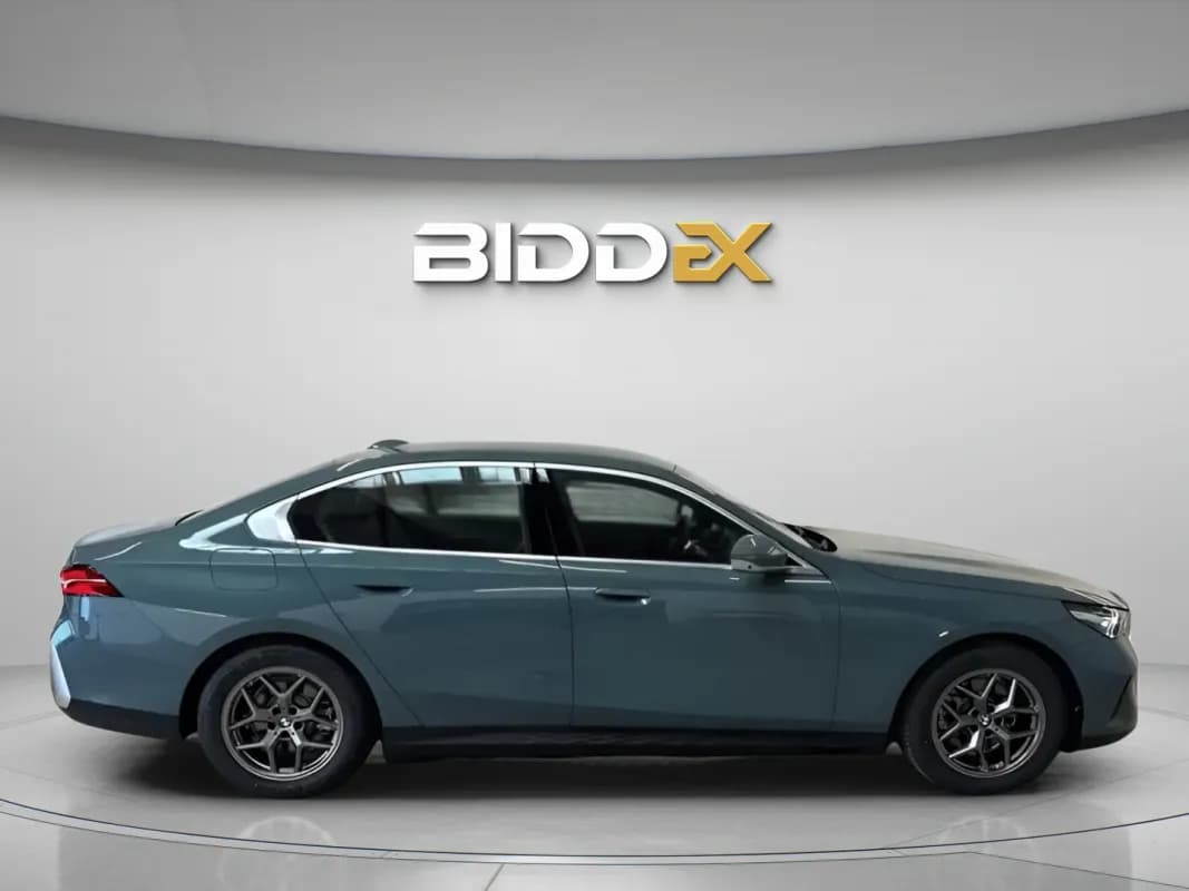 بي ام دبليو 520 2024