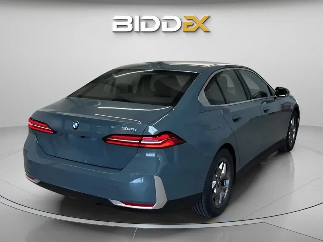 بي ام دبليو 520 2024